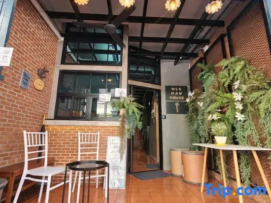 MEEMAWS House Hostel