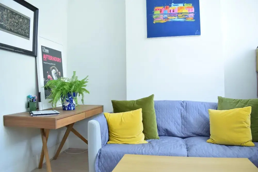 Bright 2 Bedroom Apartment With Private Patio