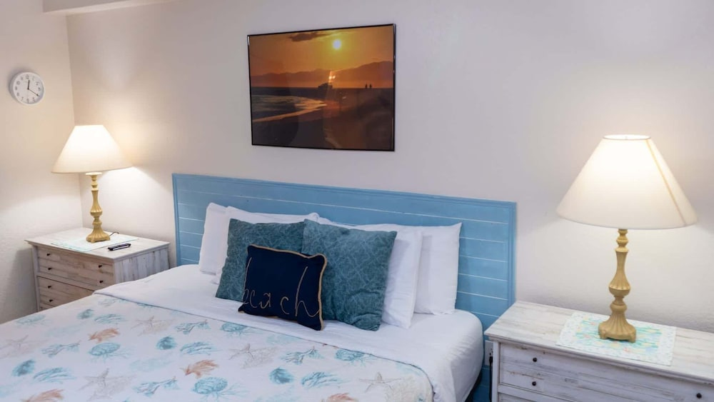 Peaceful, Big Patio, Pool, Near Beach 2 Bedroom Apts