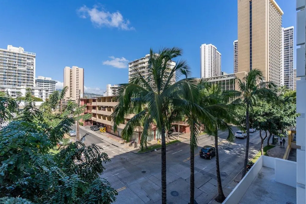 Newly Renovated Studio Two Blocks From the Beach