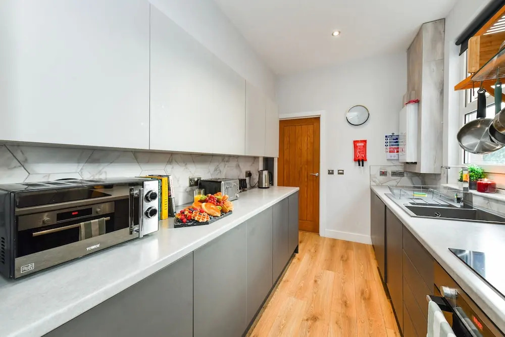 Long Eaton Modern 4bed House