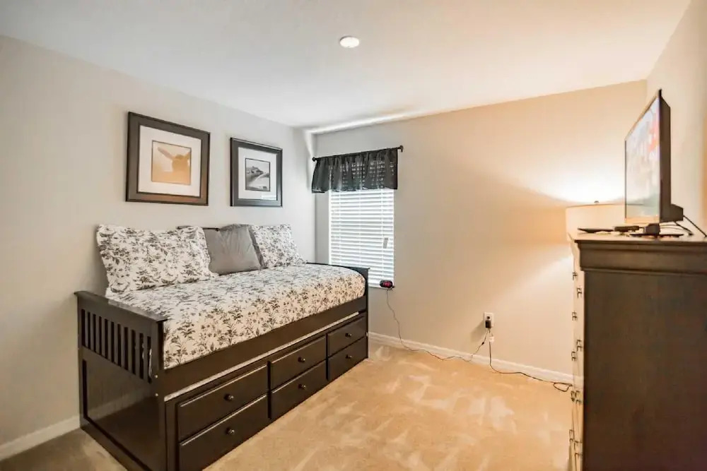 5131 Compass Bay