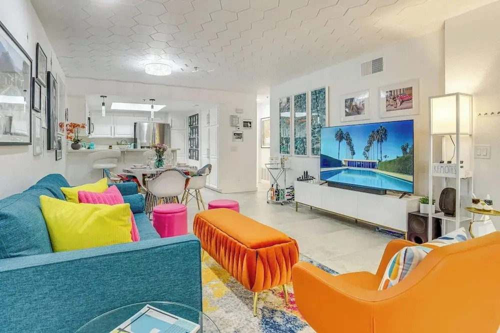 Stroll to Dtwn, Pools & Tennis: Palm Springs Condo