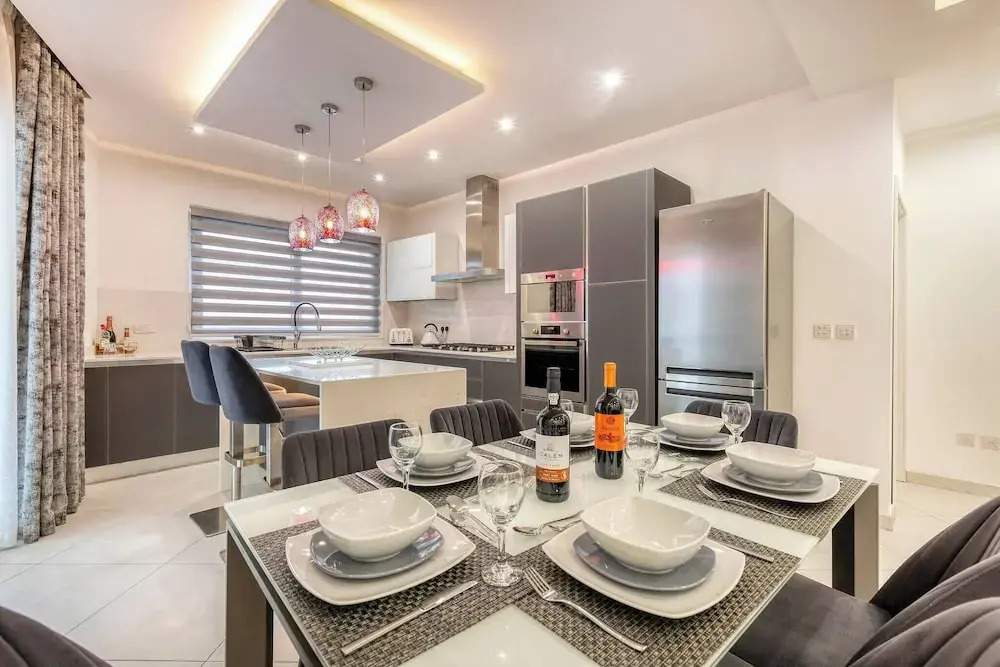 Luxury & Cosy 3 Bedroom Apt in Gzira, Close to Sliema & Stjulians by Walk