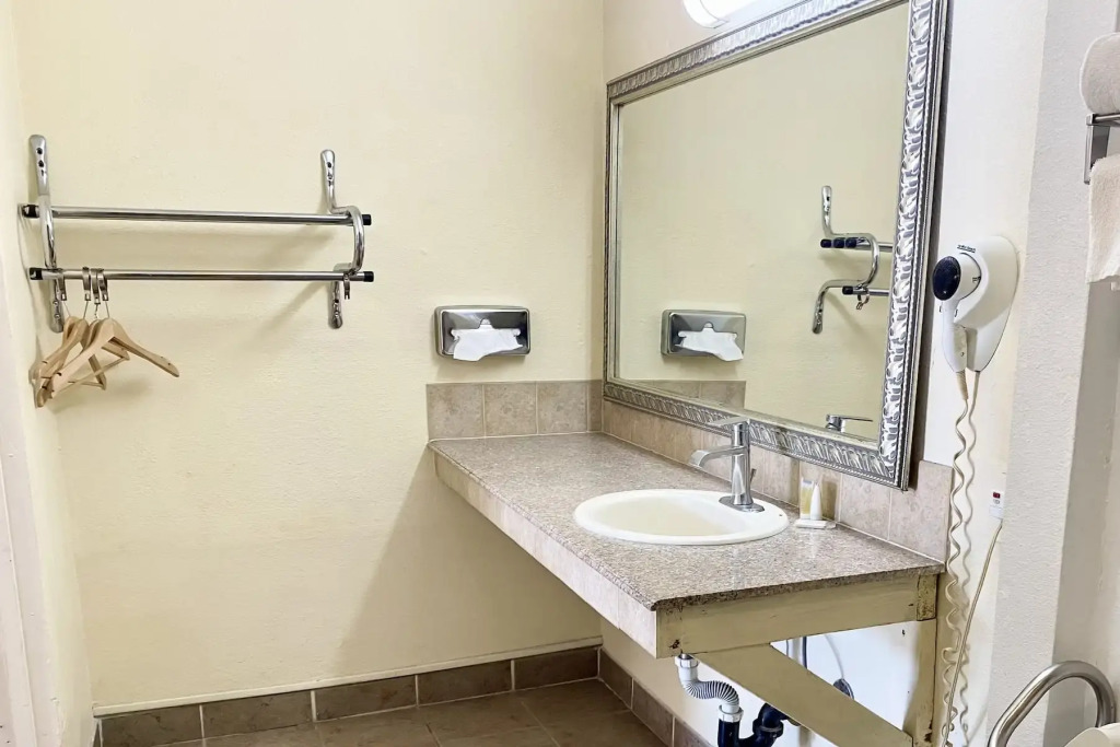 Super 8 by Wyndham Albuquerque Downtown