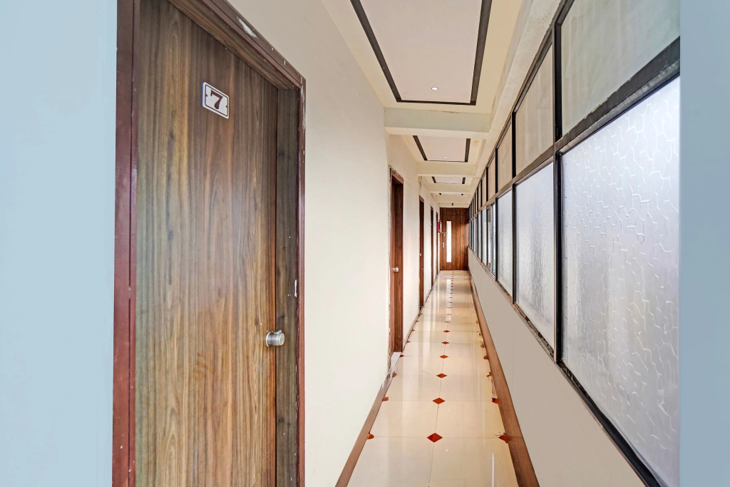 Super Collection O Kadodara Bus Terminal Formerly Hotel Rudra