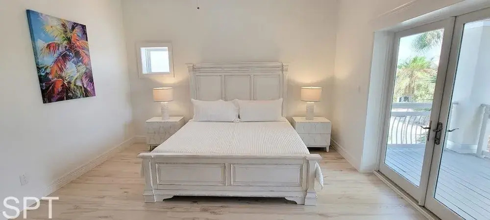 Padre Beach House 5 Bedroom Home by RedAwning