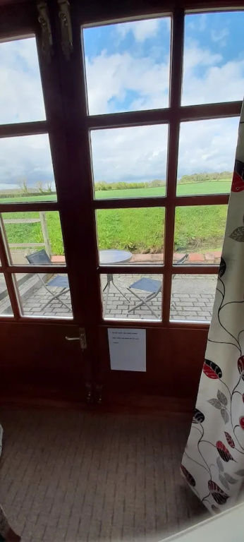 Beautiful 1 Bedroom Cottage With Fishing Lake