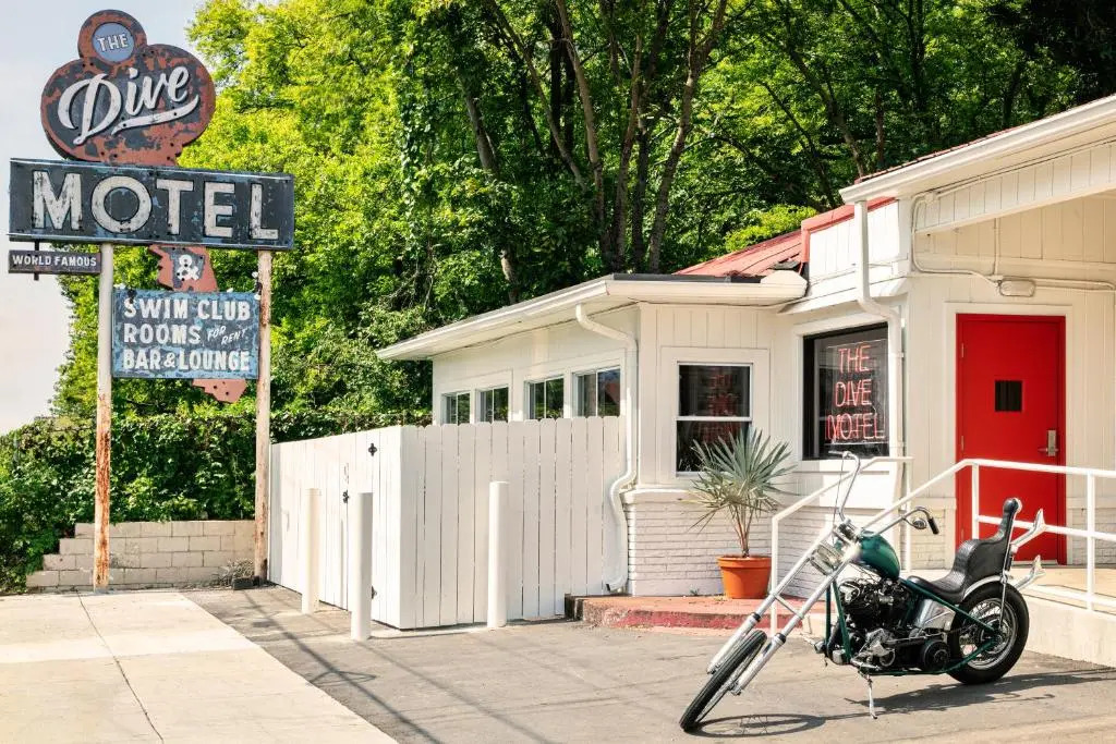 The Dive Motel and Swim Club