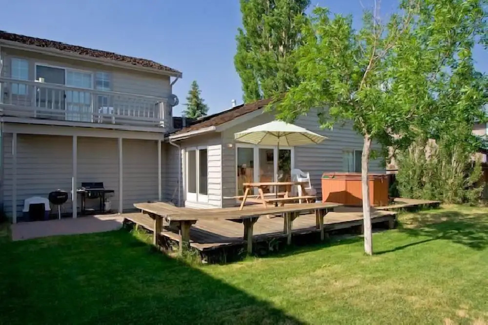 2136 Venice Dr.