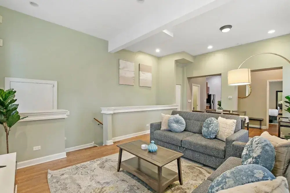 Upscale 4BR in Wicker Park - Damen 1R
