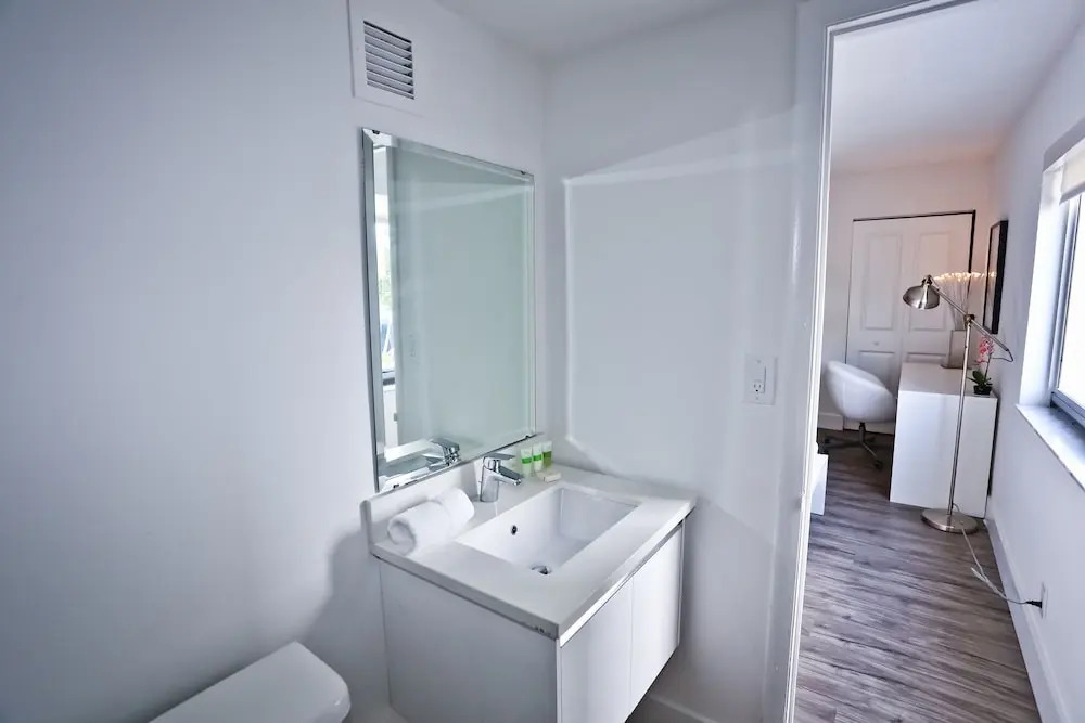 Coconut Grove Apartments by NUOVO