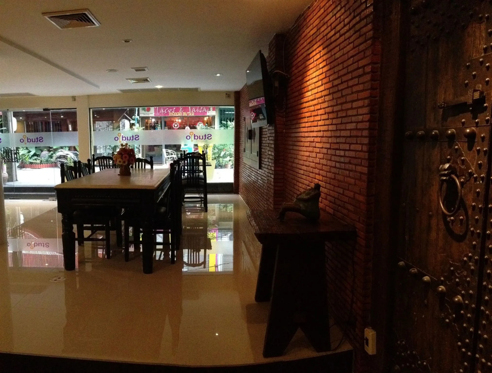 Studio Sukhumvit 18 by iCheck inn