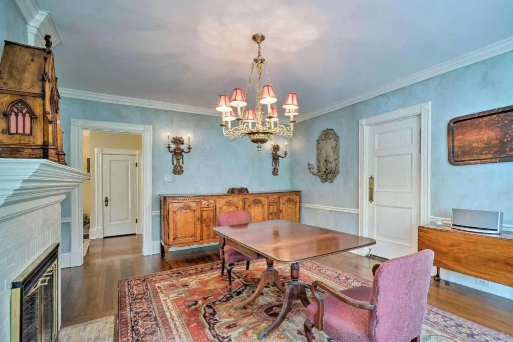 9 Broadmoor Ave