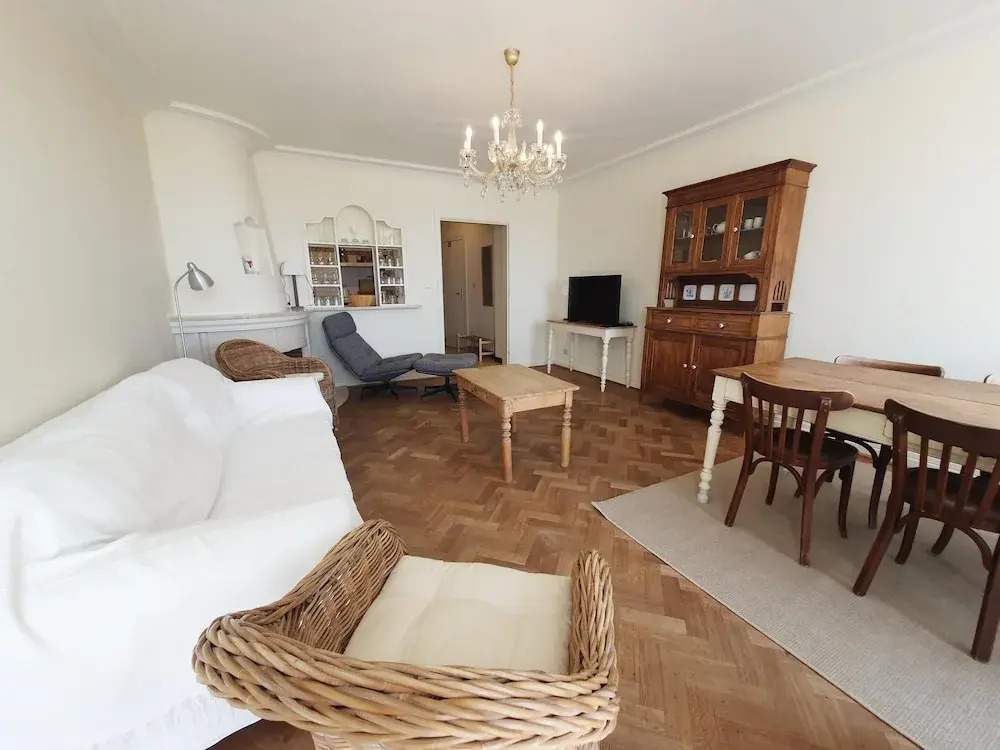 Charming Apartment Near the Beach