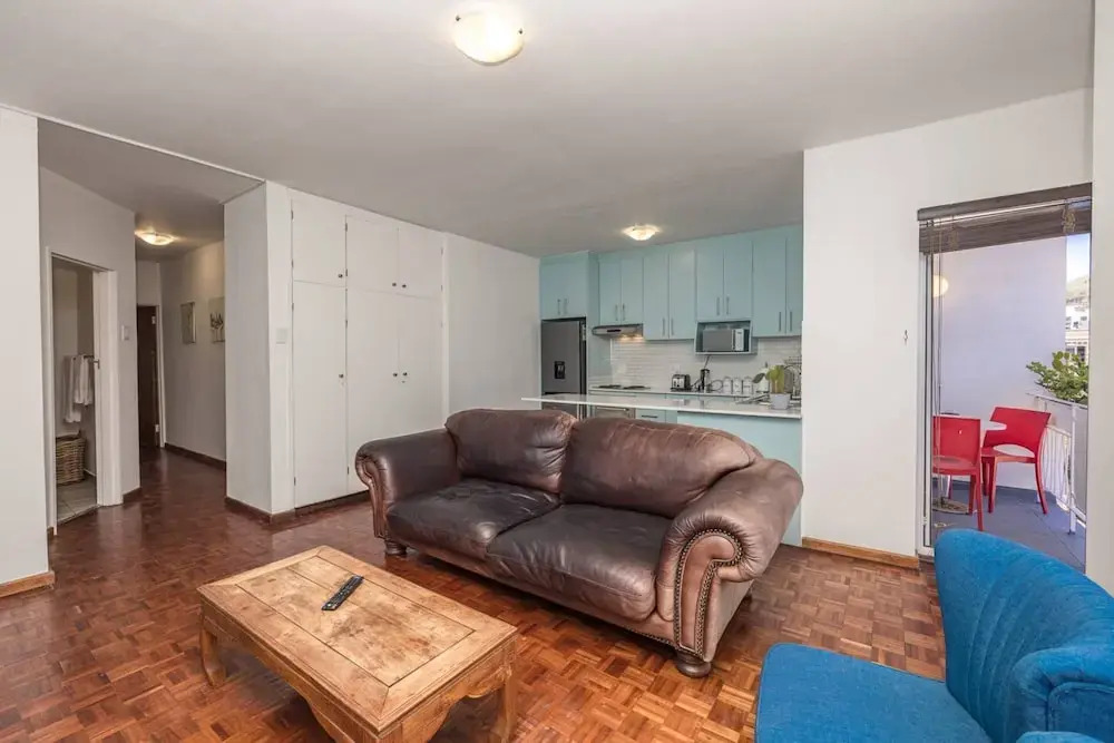 Centrally Located 2 Bedroom Apartment in Cape Town