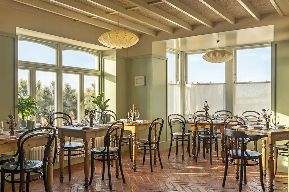 Fort Road Hotel