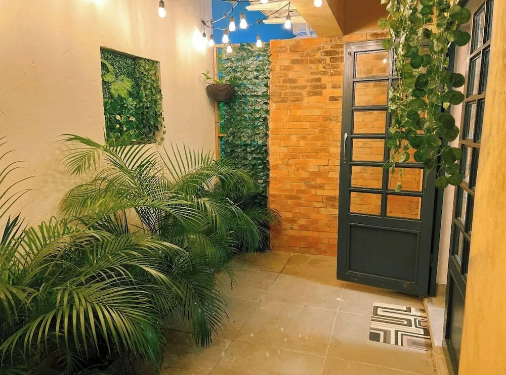 Colonial Leyton Apartment