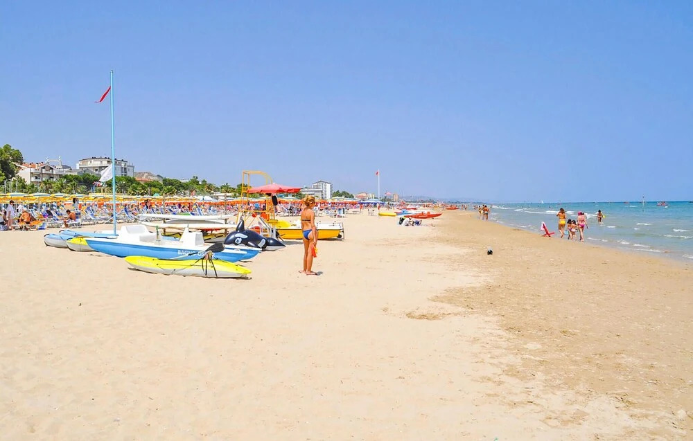 Stunning Home in Roseto Degli Abruzzi With Wifi and 2 Bedrooms