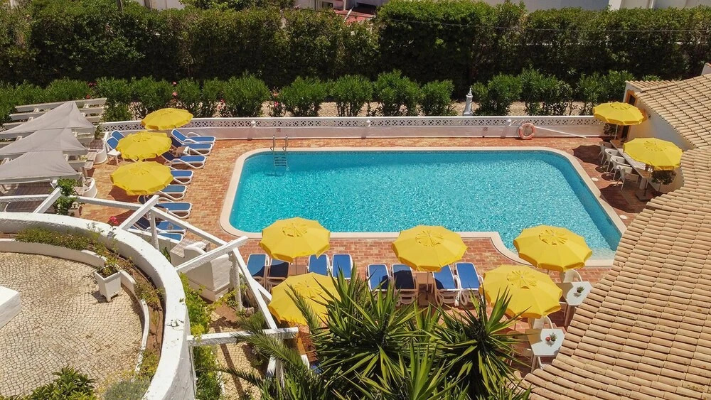 1 Bed Flat - Sleeps 2 - Pool - Parking - Wifi