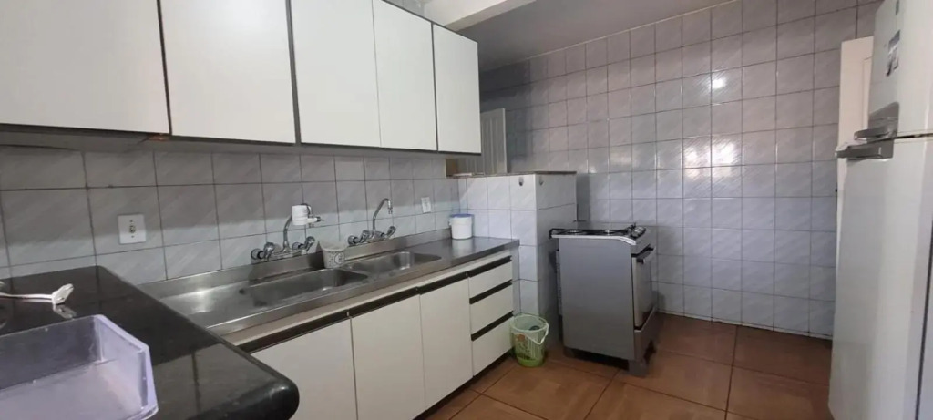Cantinho do SOSSEGO, a 2 km da praia de Itapuã, no centro da cidade, wifi, ideal para CASAL