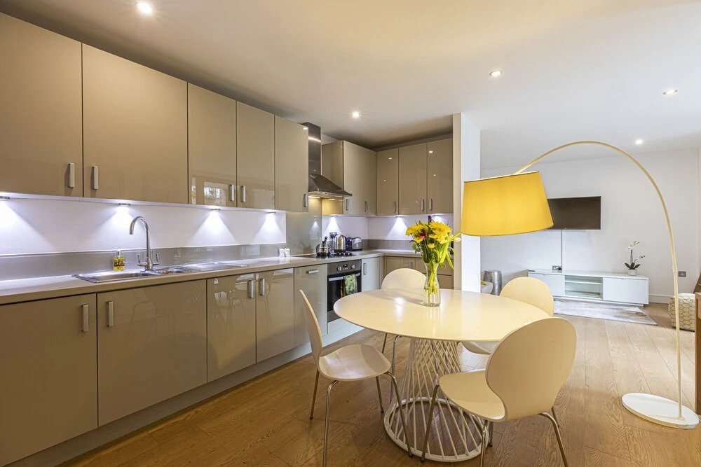 Stylish 2-bed flat w/ terrace in South East London