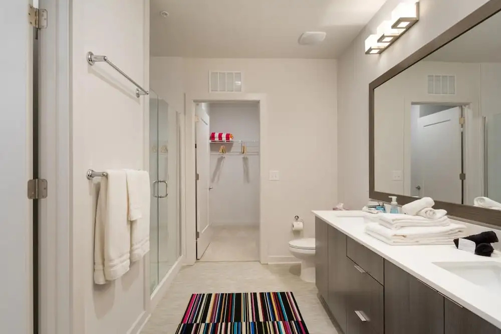 S1bd Serviced 1-br w Full Kitchen in Walkable Neighborhood