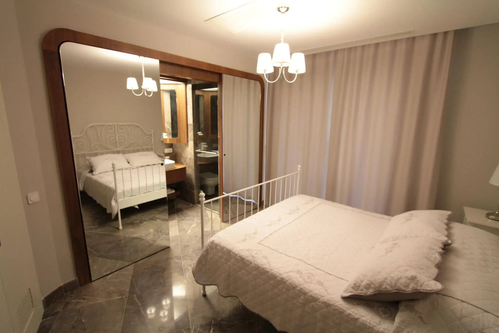 RetrON Residence