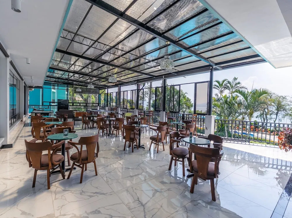 Penthouse frente al lago con vistas majestuosas, nivel 17 Torre A