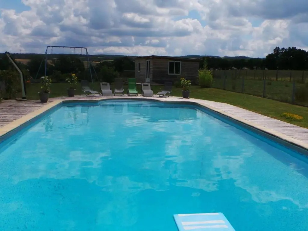Gîte confortable avec piscine partagée et animaux admis - FR-1-489-76