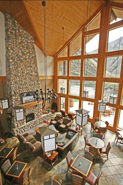Salmon Rapids Lodge