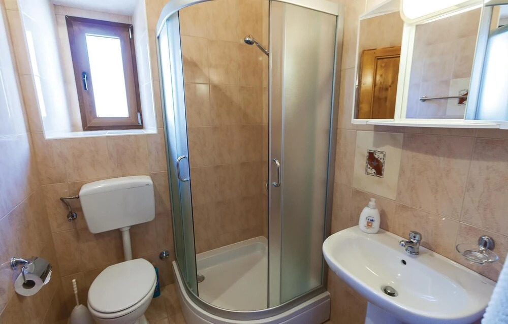 Two-Bedroom Holiday Home In Divsici