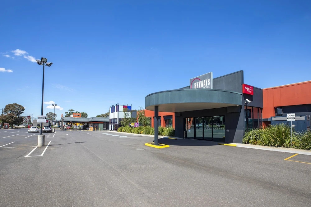 Skyways Hotel Airport West