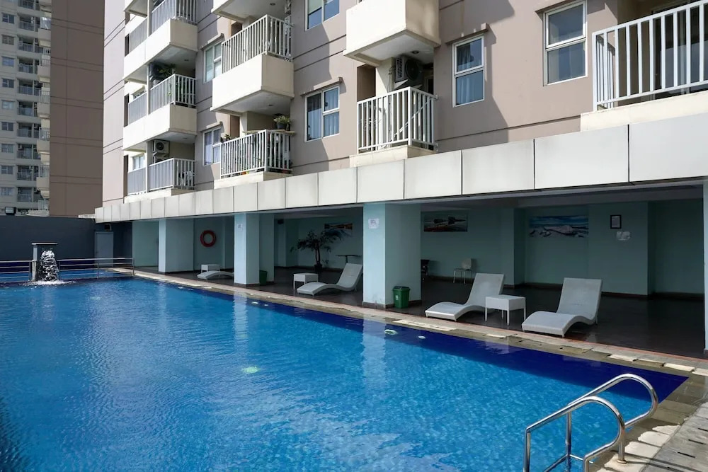 Cozy and Modern Studio Apartment at Belmont Residence Puri