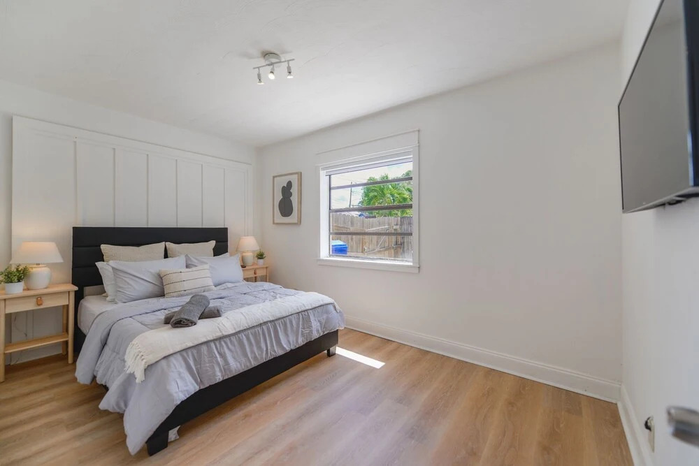 Wonderful 2BR House with Canal Access
