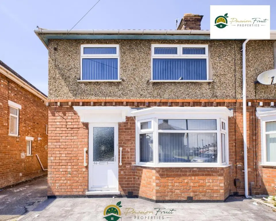3 Bedroom Coventry House By Passionfruitproperties with Free Wi-fi, Large Garden and Driveway - 52NRC