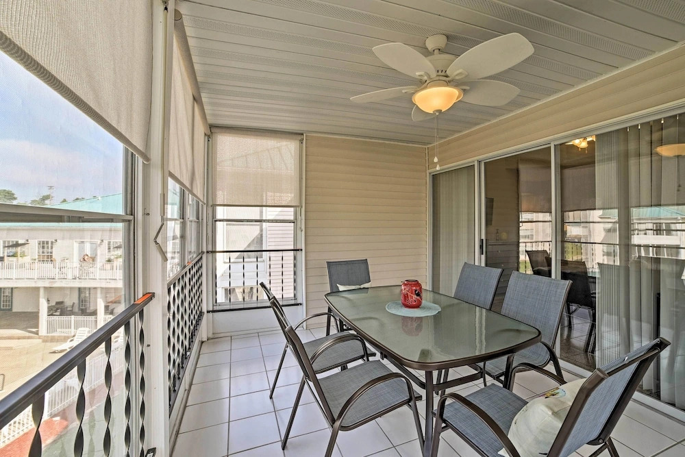 3 Mi to 76 Strip: Condo w/ Hot Tub Access!