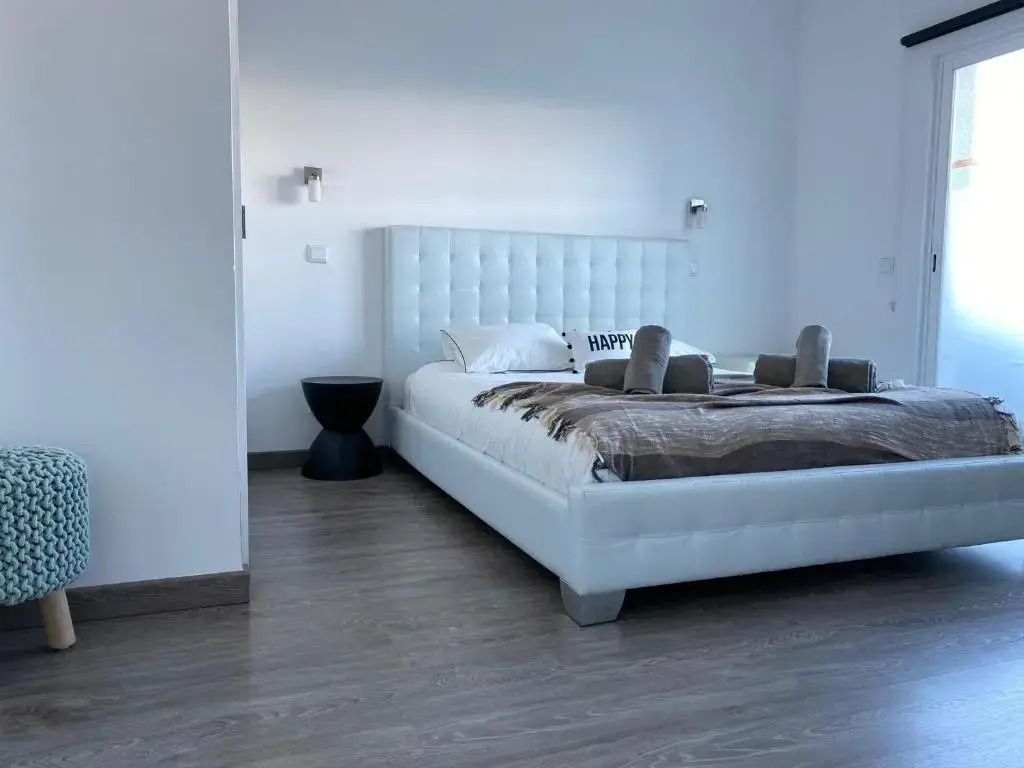 Deluxe apartment in Albufeira old town, 200m walk to beach, pool parking