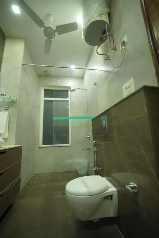 Lime Tree 3BHK Serviced Apartments DLF 5