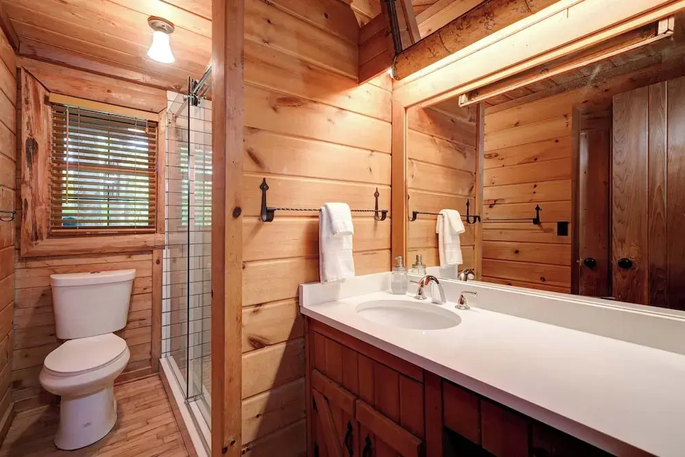 The Guest House Historic Cabin in Big Canoe