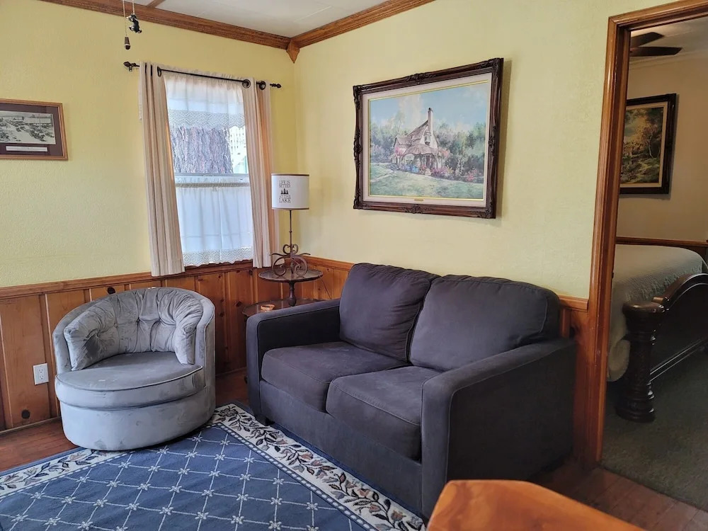Hillcrest Lodge