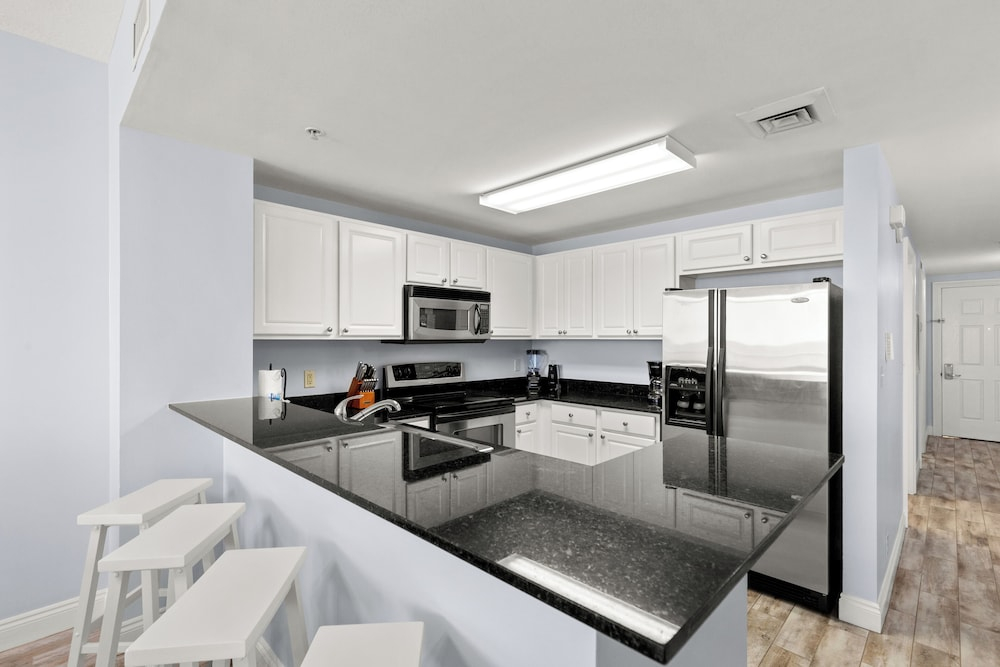 Its Sea-esta Time! Sleep, Sun, & Sea on the 9th Floor! Sleeps 6! Beachfront!