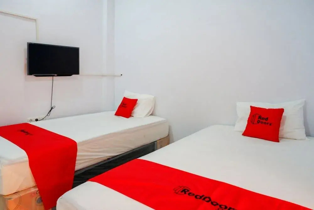 RedDoorz @ Jalan Adiyaksa Panakkukang