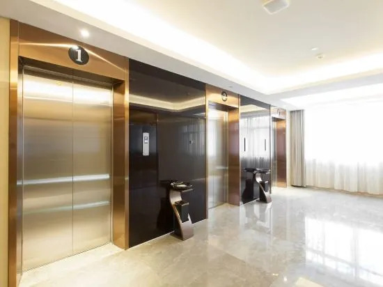 Lavande Hotel (Yingtan Longhushan Avenue long distance passenger station store)