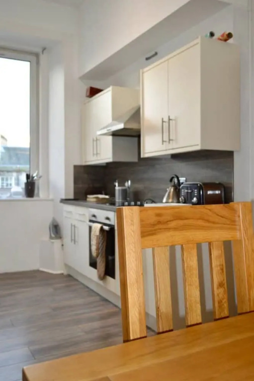 Modern and Bright 1 Bed Flat Near Leith
