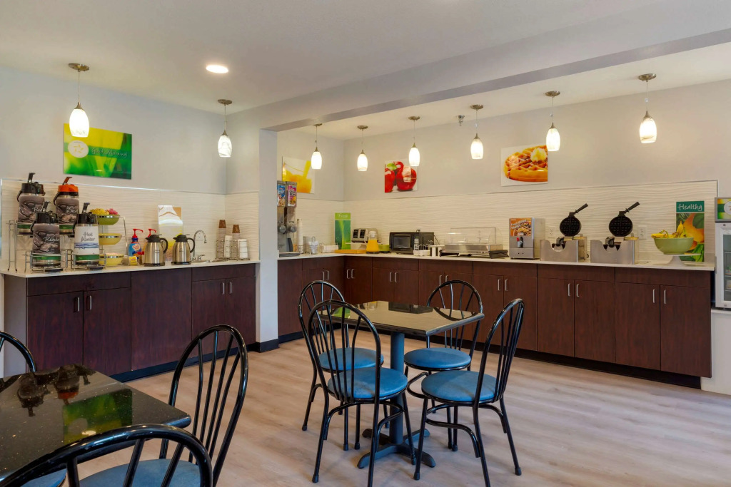 Quality Inn Lee - Lenox South