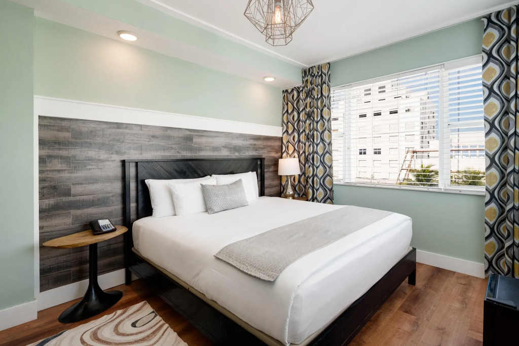 Catalina Hotel & Beach Club