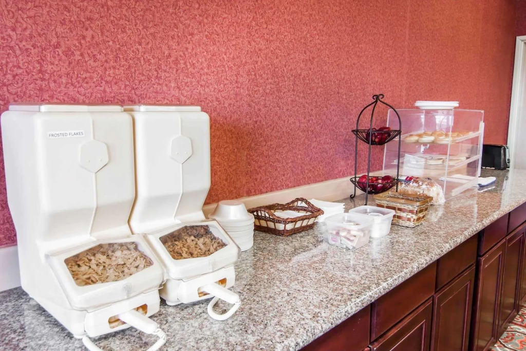 Bridgeway Inn & Suites
