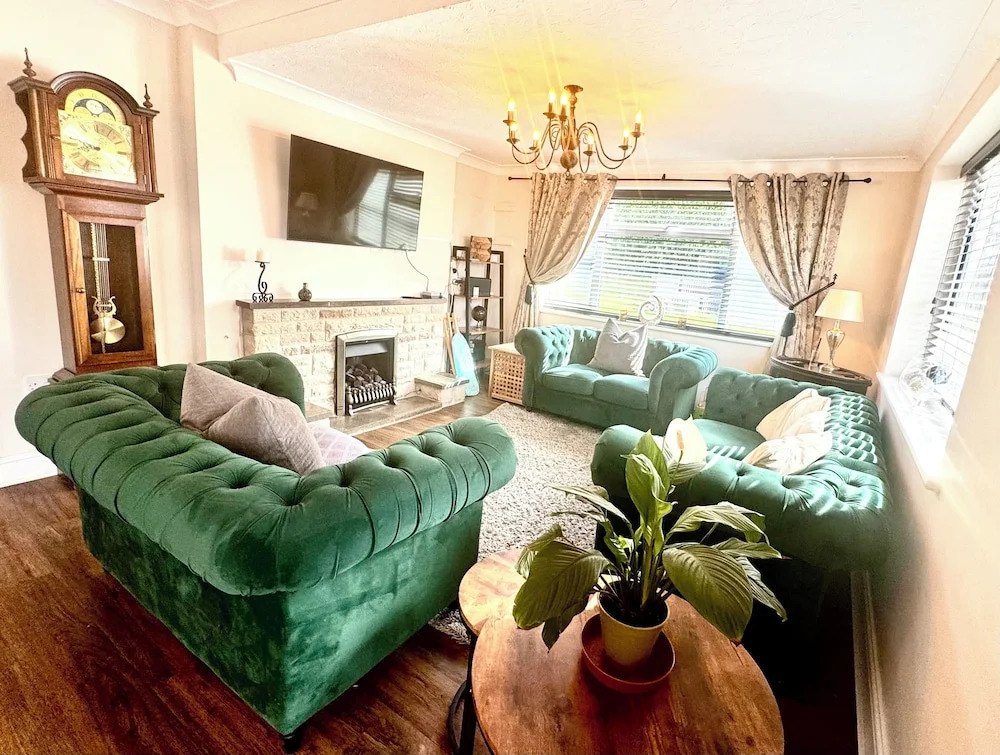 Peveril House, Spacious Eco-friendly Holiday Home