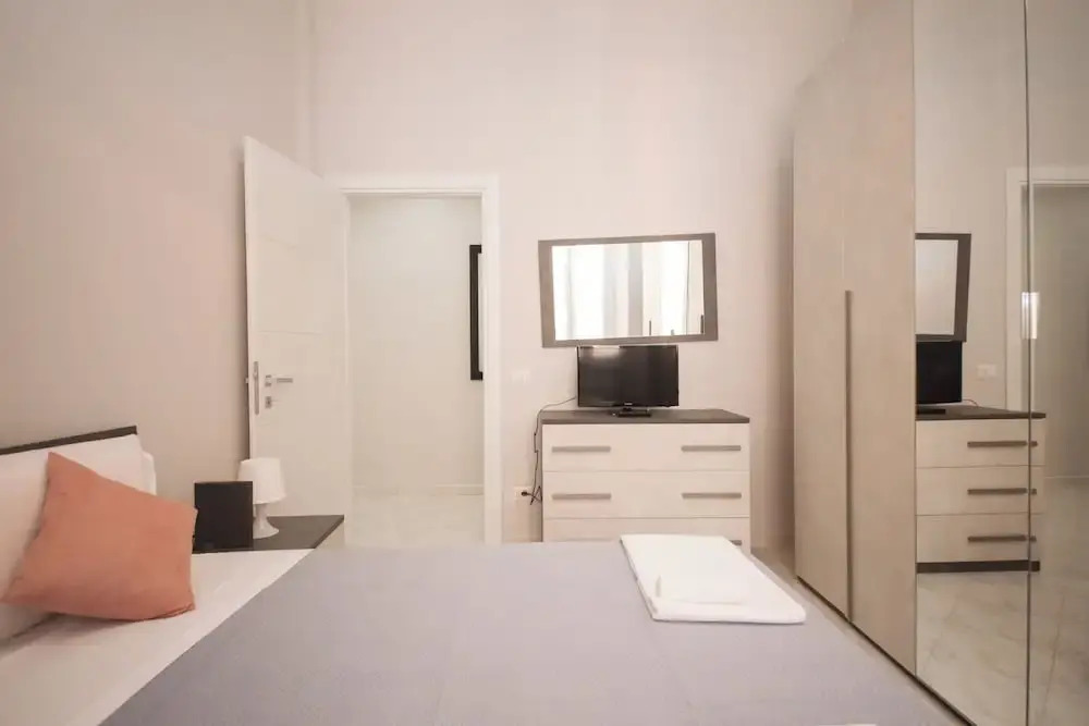 Rome Flat 42 by Ghor